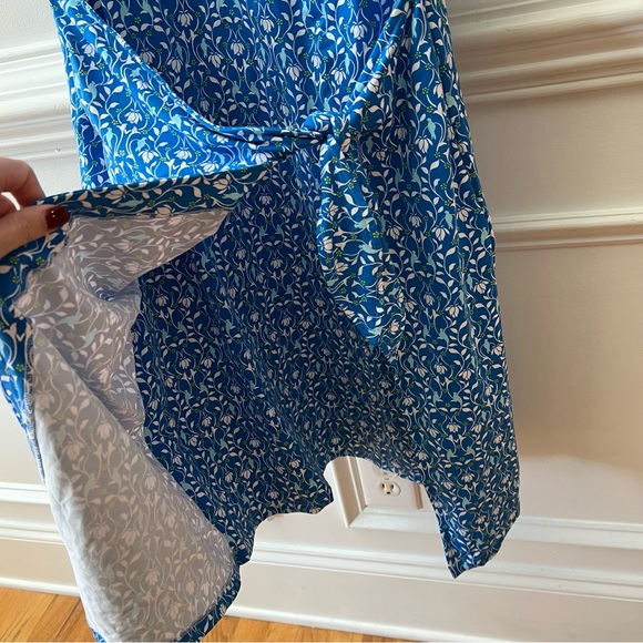 J. McLaughlin Crewneck Short Sleeve Faux Wrap Dress Blue Floral - Picture 9 of 12